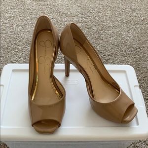 Jessica Simpson pumps
